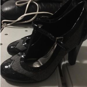 Deflex Comfort black and gray shoes